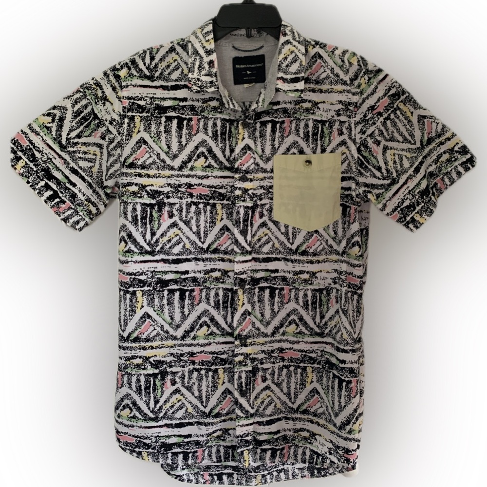Modern Amusement Men’s Size L Short Sleeve Button-Down Shirt